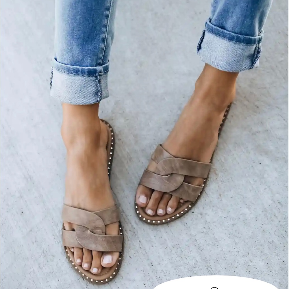 Vici SUGAR Taupe Brianne Twisted Faux Leather Sandals Woman's Size 7.5 NIB